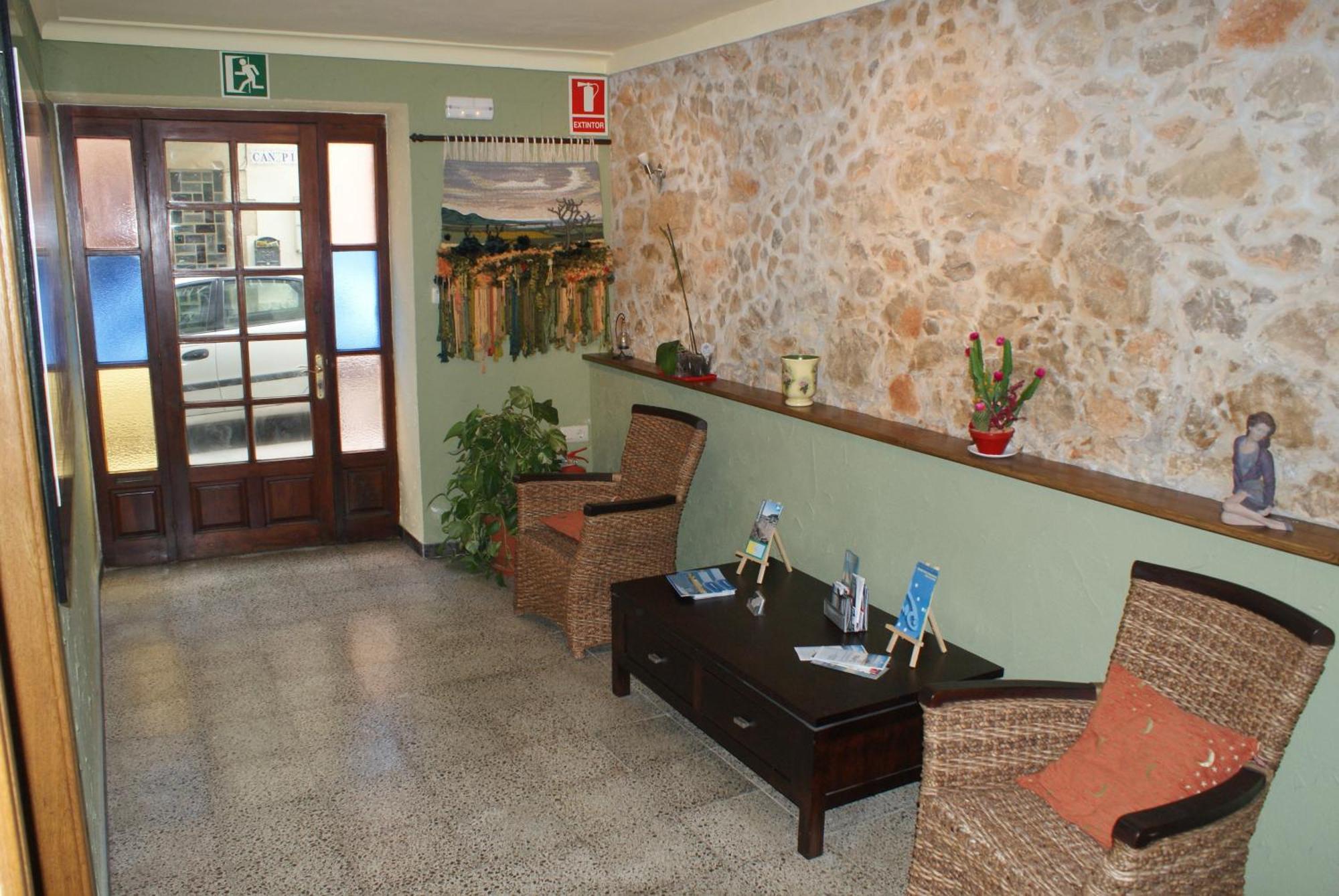 Pensió Torrent Hotel L' Escala Exterior foto